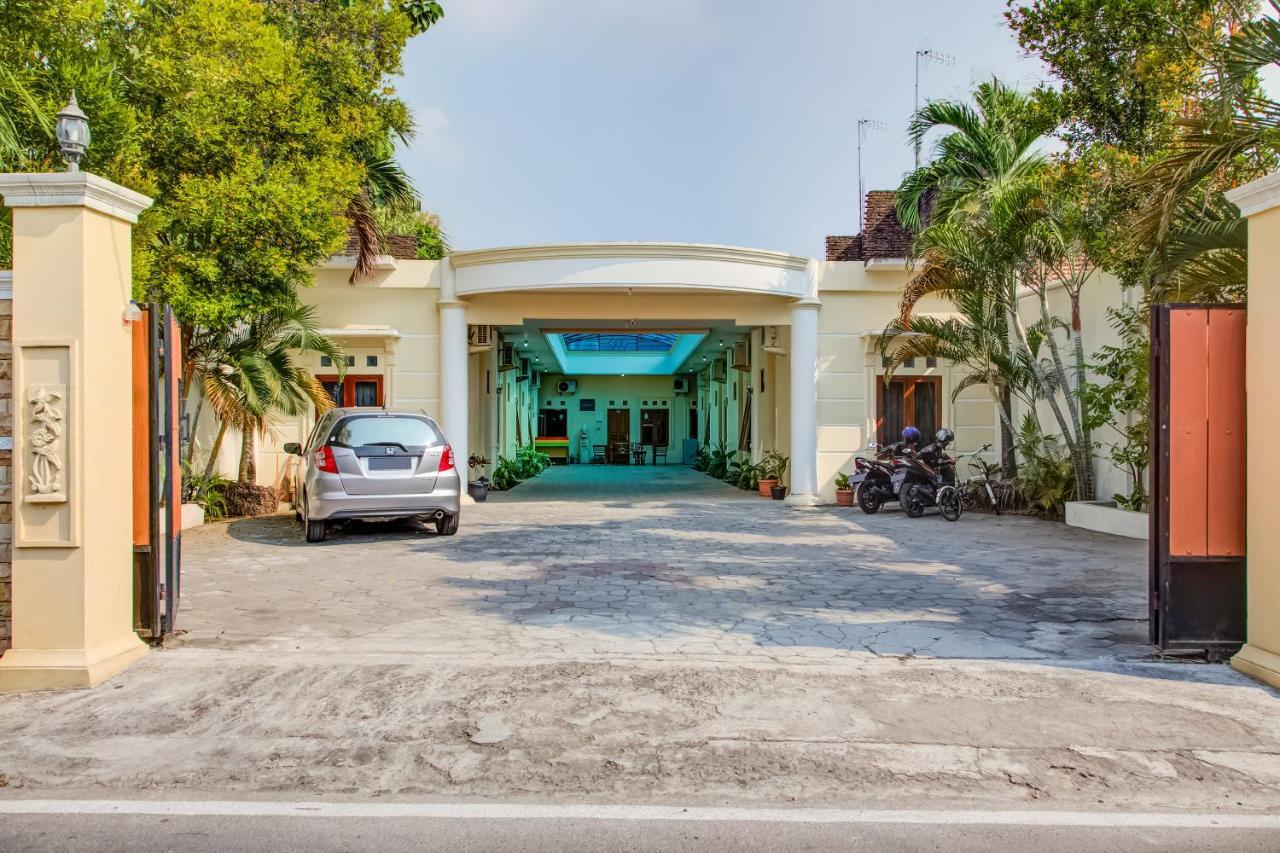Oyo 3831 Pelangi Residence Syariah Surakarta  Екстер'єр фото