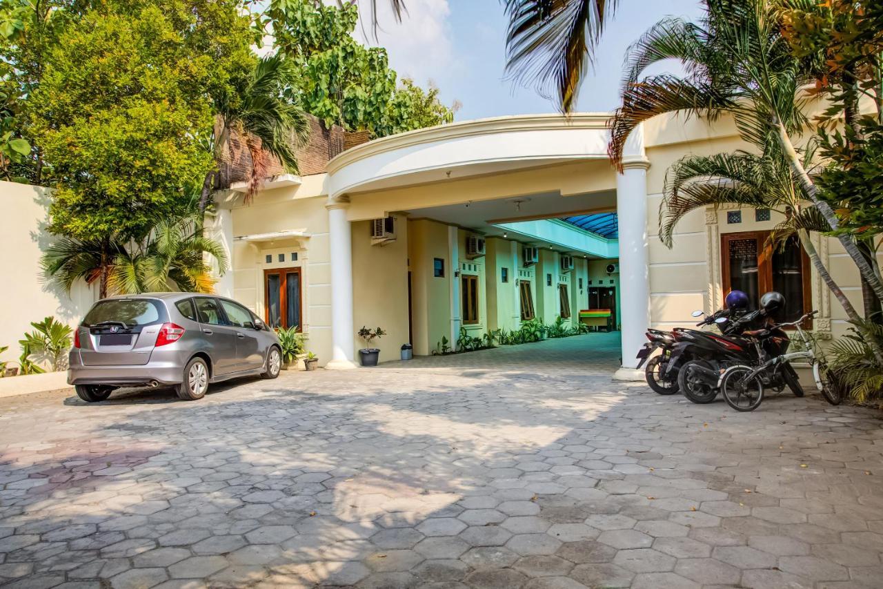 Oyo 3831 Pelangi Residence Syariah Surakarta  Екстер'єр фото