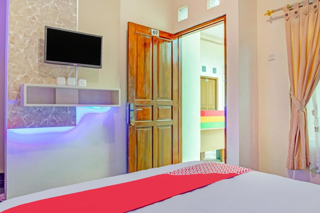 Oyo 3831 Pelangi Residence Syariah Surakarta  Екстер'єр фото