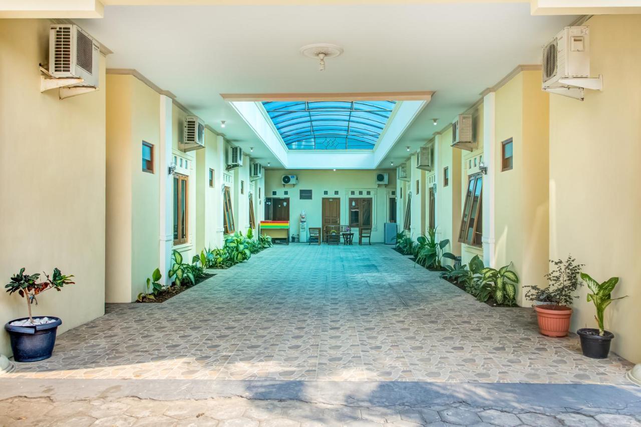 Oyo 3831 Pelangi Residence Syariah Surakarta  Екстер'єр фото