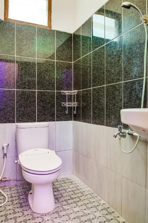Oyo 3831 Pelangi Residence Syariah Surakarta  Екстер'єр фото