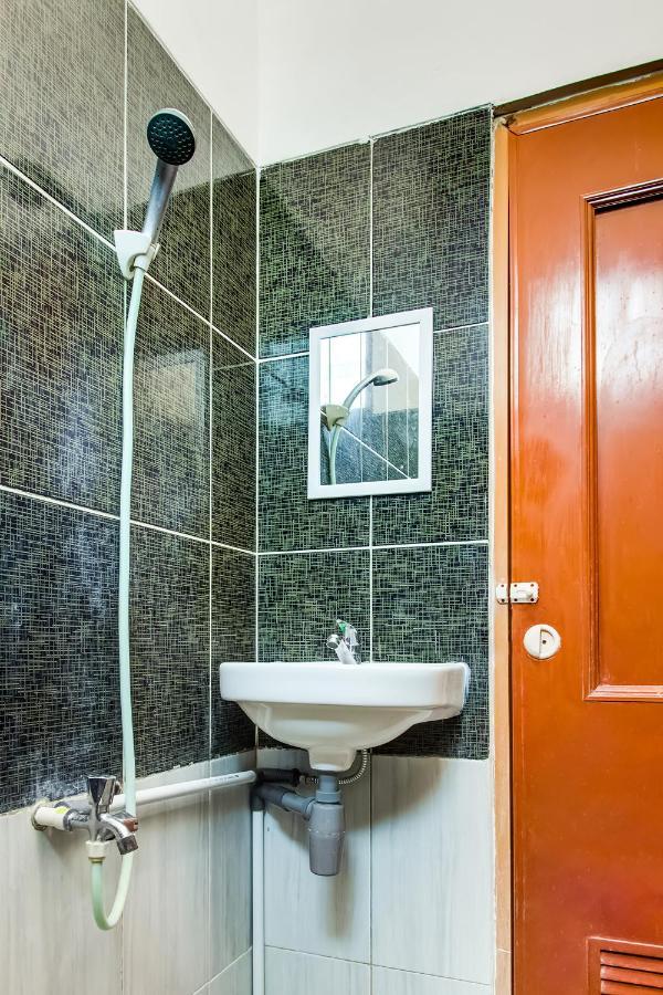 Oyo 3831 Pelangi Residence Syariah Surakarta  Екстер'єр фото