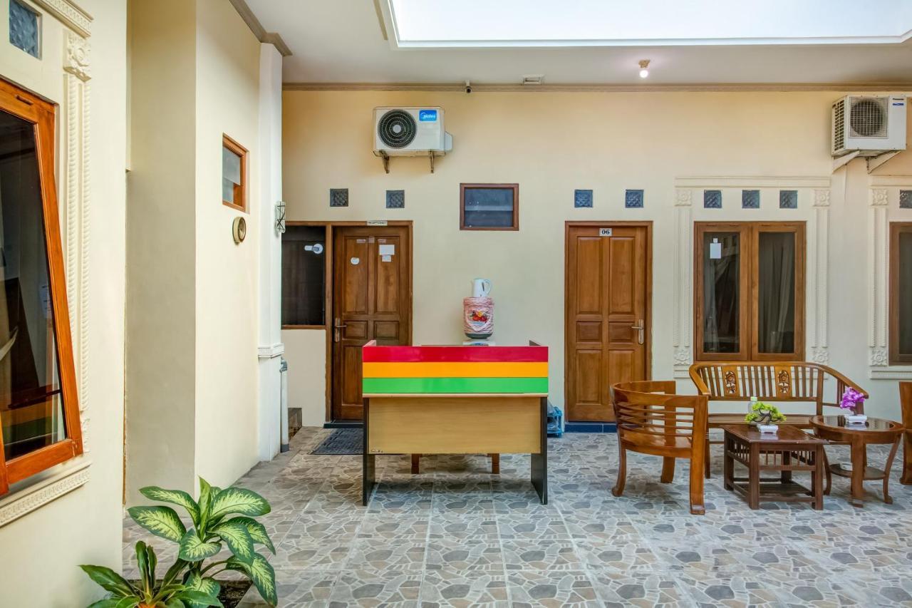 Oyo 3831 Pelangi Residence Syariah Surakarta  Екстер'єр фото