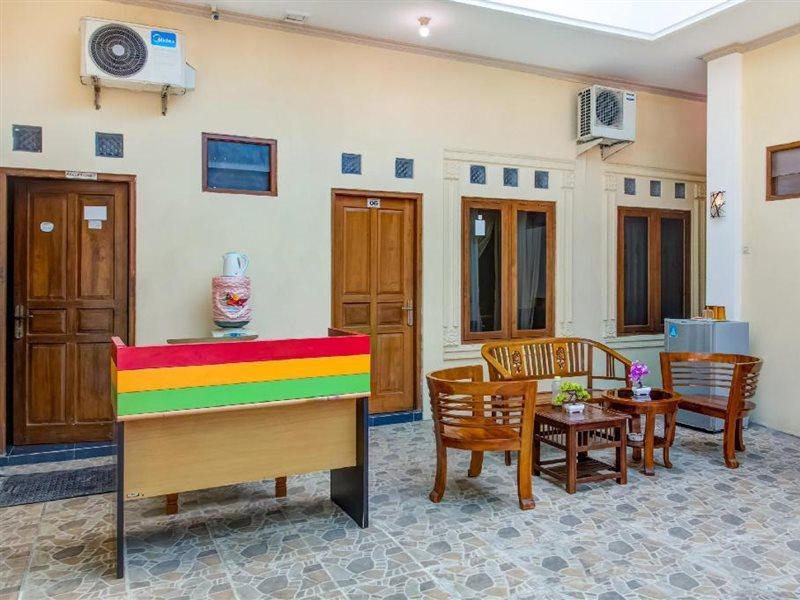 Oyo 3831 Pelangi Residence Syariah Surakarta  Екстер'єр фото