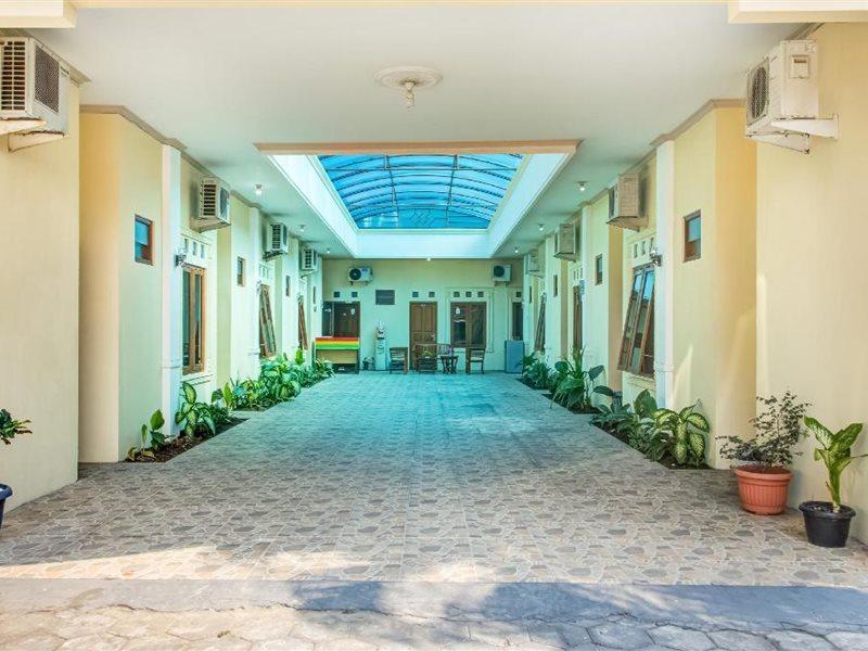 Oyo 3831 Pelangi Residence Syariah Surakarta  Екстер'єр фото
